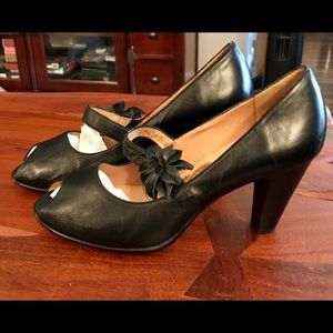 Sofft "Geva" Black Leather Peep Toe Pumps Sz 11